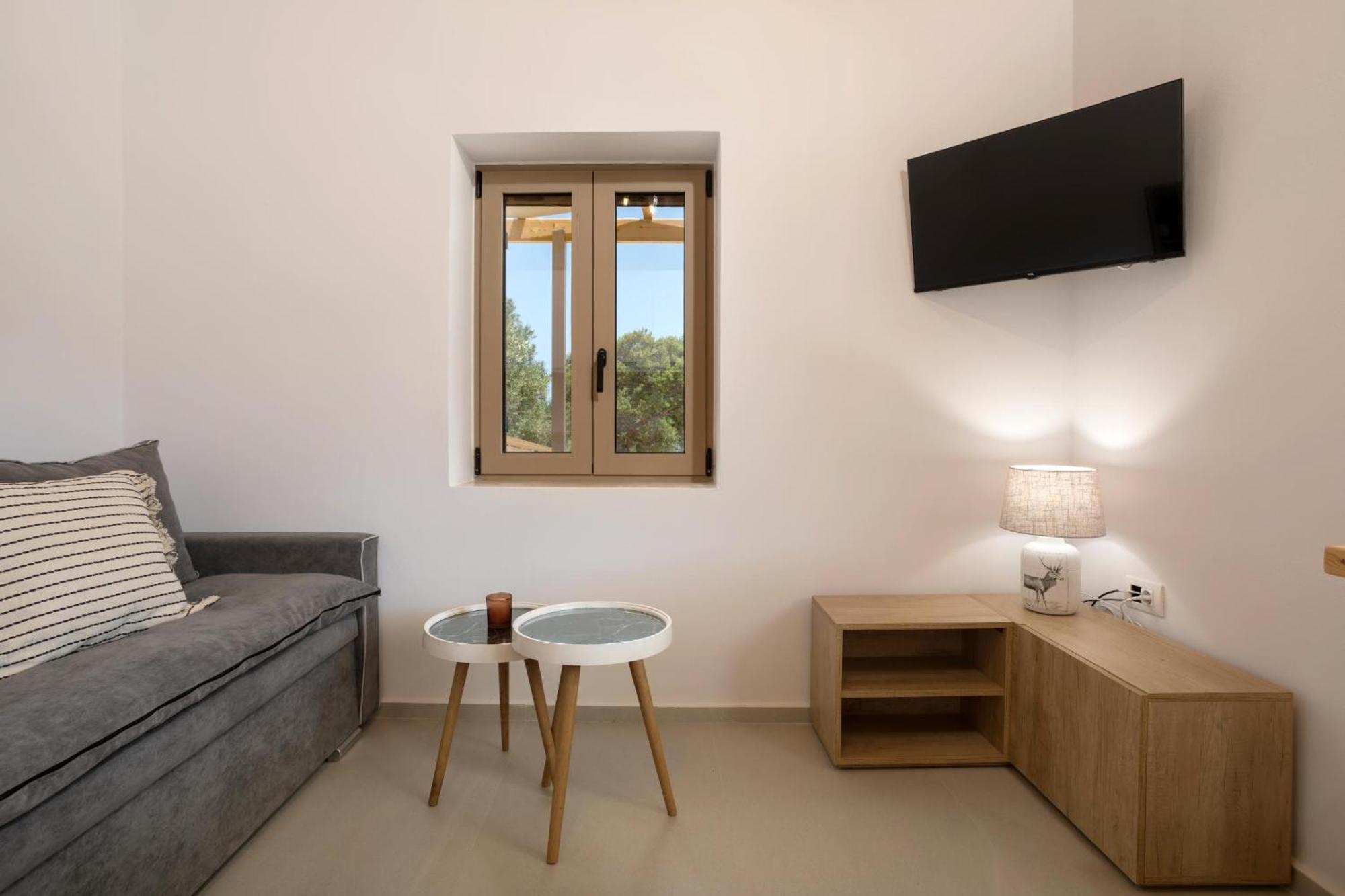Seva Sea View - Perfect For Romantic Getaways With Pool And Sunrise & Sea Views